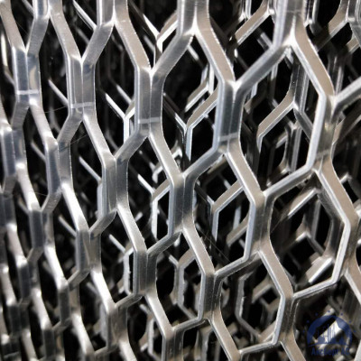 Алюминиевая декоративная просечно-вытяжная сетка 6х30х6,25 мм купить в Чебоксарах